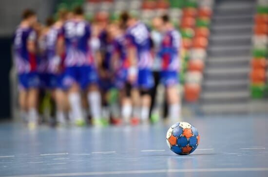 Handball:...