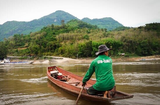 Auf dem Mekong durch...