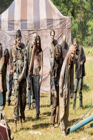 The Walking Dead: Invazia zombi Sezonul 7 Episodul 12