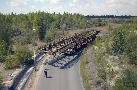 Stahl-Gigant auf Reisen – Schwertransport mit Hindernissen