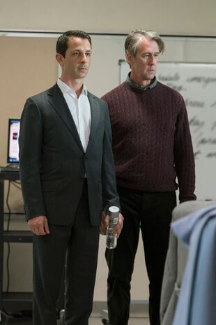 Succesiunea - Nebunie la fabrică