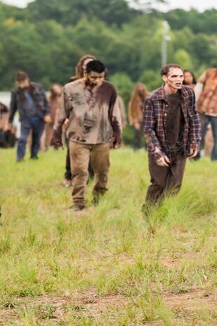 The Walking Dead: Invazia zombi Sezonul 7 Episodul 9